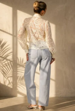 Lichtgele Transparante Kanten Blouse met Strikkraag en Lange Mouwen