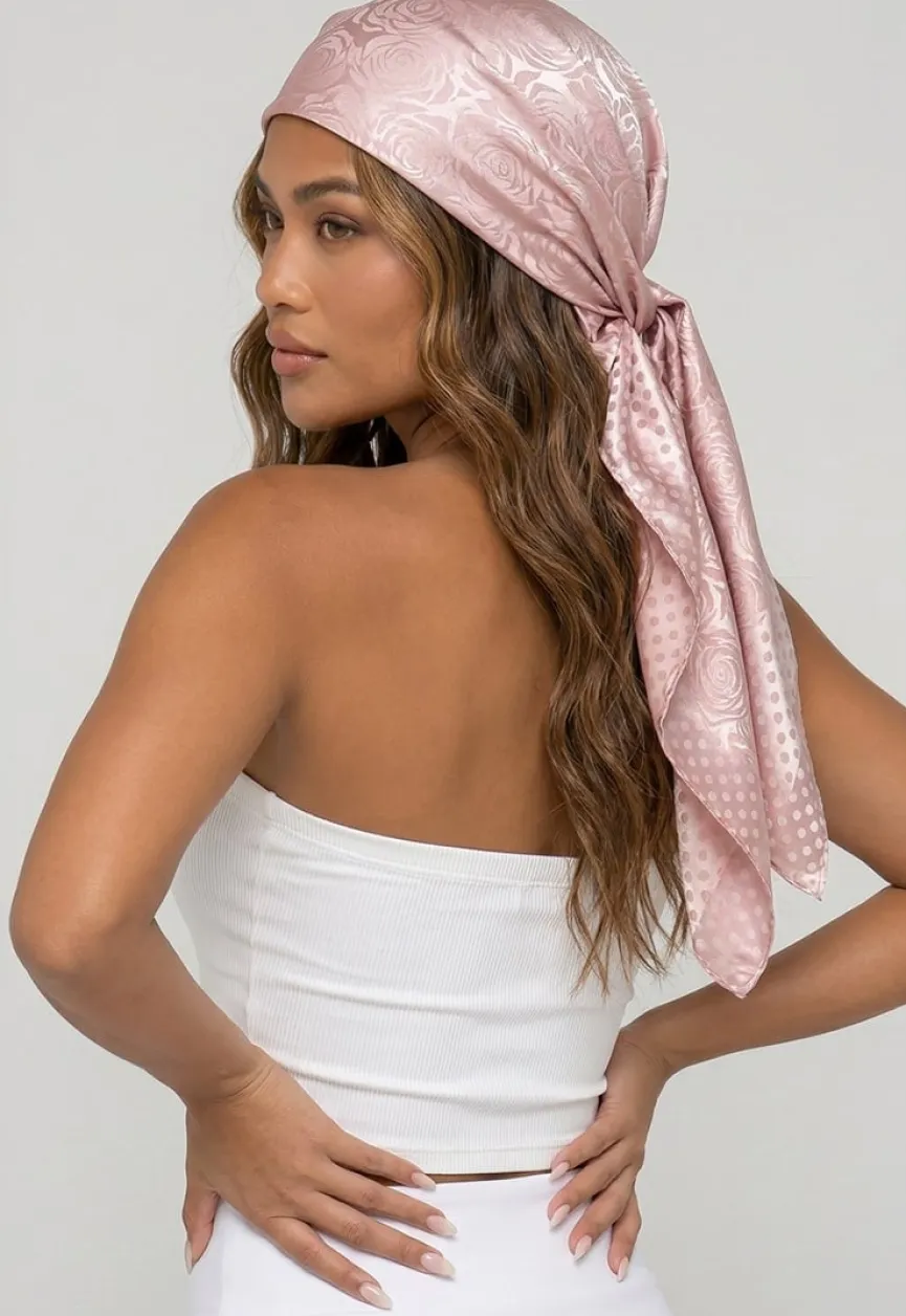 Lichtroze Satijnen Bandana met Jacquard Bloemenprint