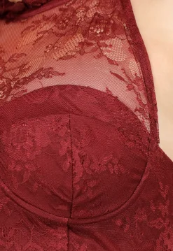 Mouwloze Korsetlook Bordeauxrode Kanten Haltertop met Ruches aan de Onderzijde