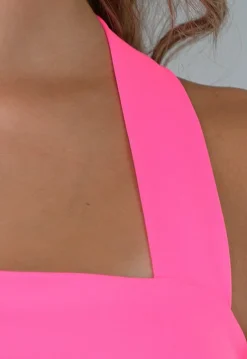 Neon Roze Strakke Top met Strappy Rug Detail