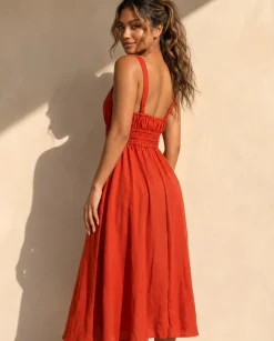 Oranje Midi Jurk met Brede Schouderbanden en Stretch Taille