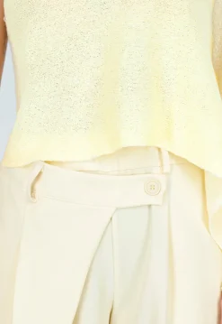 Pastel Gele One Shoulder Top met Wijde Mouwen