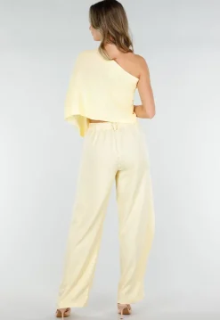Pastel Gele One Shoulder Top met Wijde Mouwen
