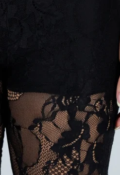 Petite Zwarte Kant Flared Broek met Stretch en Binnenbroekje