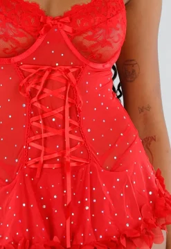 Rode Lingerie Set met Korsettop Jarretels Kanten Details en Netkousen