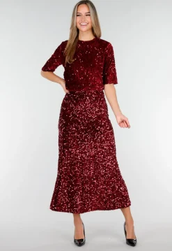 Rode Midi Rok met All Over Pailletten en Subtiele Uitlopende Zoom
