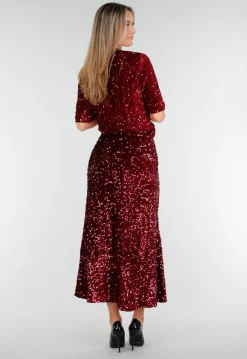 Rode Midi Rok met All Over Pailletten en Subtiele Uitlopende Zoom