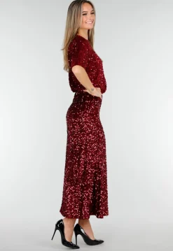 Rode Midi Rok met All Over Pailletten en Subtiele Uitlopende Zoom