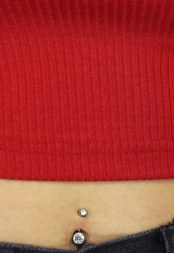 Rode Ribstof Top met Off Shoulder Detail