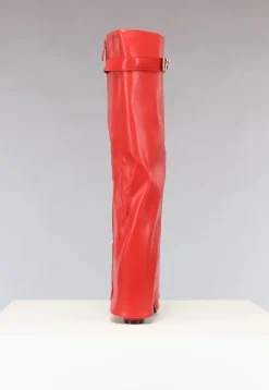 Rode Statement Boot met Omslag