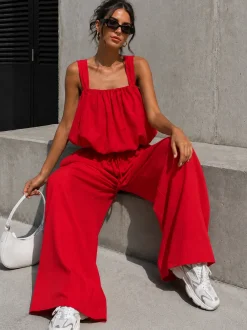 Rode Stretch Two Piece Set met Mouwloze Top en Wide Leg Broek