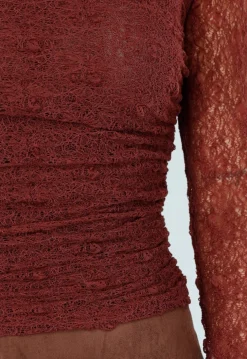 Roestkleurige See Through Kanten Top met Gedrappeerd Effect