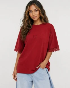 Rood Oversized T-Shirt met Kantmouwen en Borduring