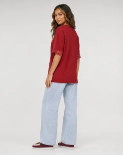 Rood Oversized T-Shirt met Kantmouwen en Borduring