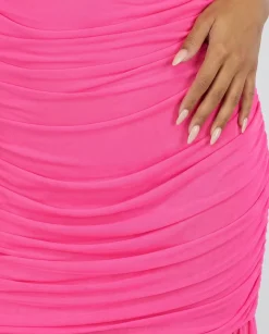 Roze Off Shoulder Maxi Jurk met Geplooide Mesh en Split