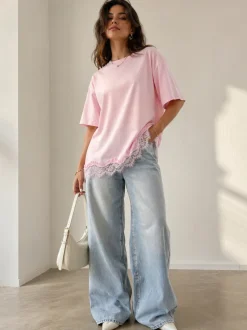Roze Oversized T-Shirt met Kantzoom