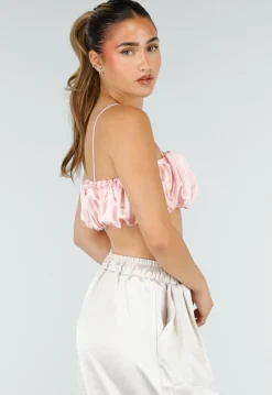 Roze Satijnen Cropped Top met Spaghettibandjes en Geplooid Detail