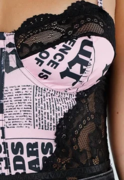 Roze Zwarte Body met Krantenprint en Kantdetails