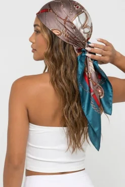Satijnen Bandana met Kettingprint in Taupe en Petrol