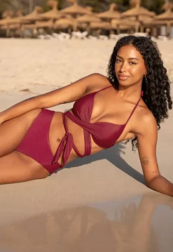 Strappy Push Up Bikini Top in Wijnrood