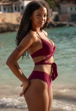 Strappy Push Up Bikini Top in Wijnrood