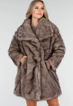 Taupe Faux Fur Jas met Oversized Kraag en Rechte Pasvorm