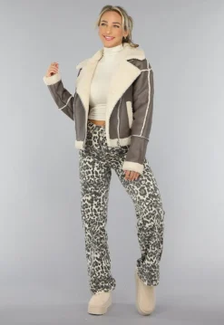 Taupe Lederlook Lammy Coat met Gesp Details