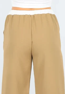 Tweedelige Camel Set met Elastische Tailleband en Blouse Detail