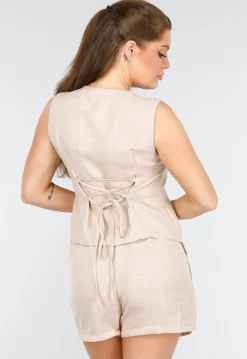 Two Piece met Short en Asymetrische Beige Top met Knopen en V-hals