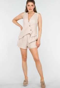 Two Piece met Short en Asymetrische Beige Top met Knopen en V-hals