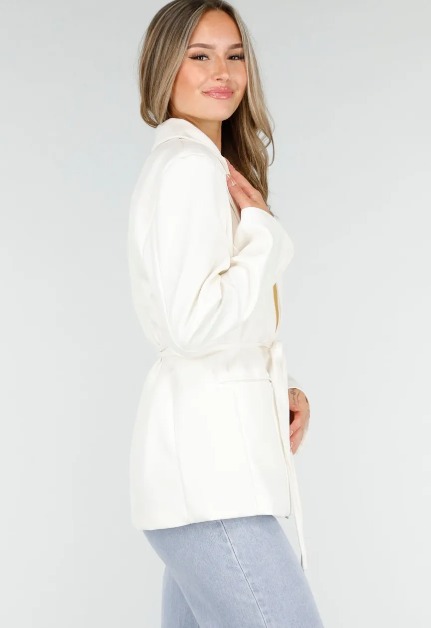 Witte Blazer met Ceintuur