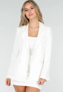 Witte Blazer met Schoudervulling en Dubbele Knoopsluiting