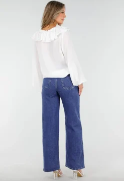Witte Blouse met Ruches en Vetersluiting bij de Hals