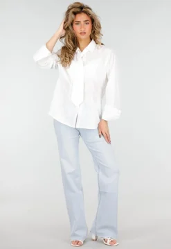 Witte Blouse met Stropdas en Lange Mouw