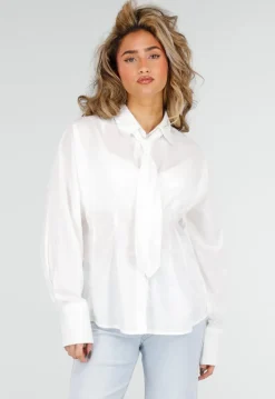 Witte Blouse met Stropdas en Lange Mouw