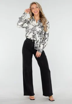 Witte Blouse met Zwarte Bloemenprint en Lange Mouwen