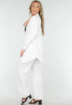 Witte Crinkle Stretch Set met Doorknoop Blouse en Rechte Broek met Elastische Tailleband