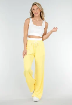 Witte Crop Top en Butter Yellow Wijde Broek Set met Elastische Taille