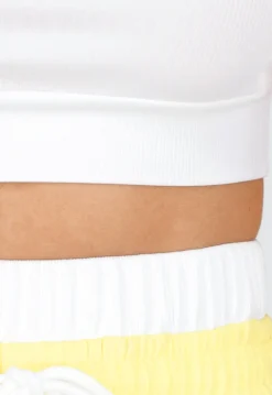 Witte Crop Top en Butter Yellow Wijde Broek Set met Elastische Taille