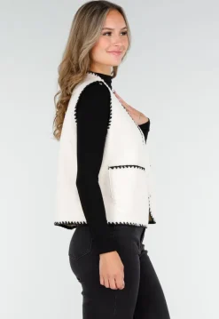 Wit Teddy Gilet met Zwarte Randen en Knoopsluiting