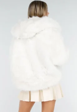 Witte Faux Fur Jas met Capuchon