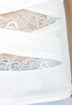 Witte Halter Top met Kant Inzet en Mesh Details