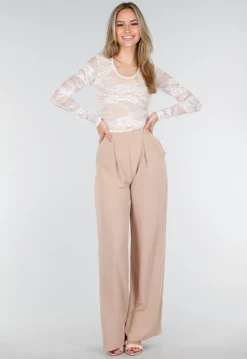 Witte Kant Bodysuit met Stretch en Beige Onderlaag