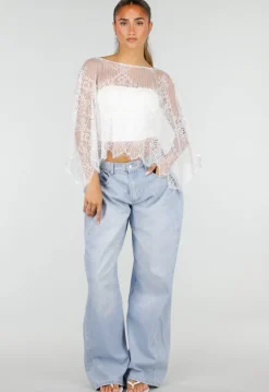 Witte Kanten Crop Top met Wijde Mouwen en Bloemenpatroon