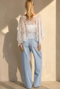 Witte Kanten Crop Top met Wijde Mouwen en Bloemenpatroon