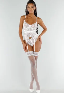 Witte Kanten Lingerie Set met Bloemendetails en Open Kruis