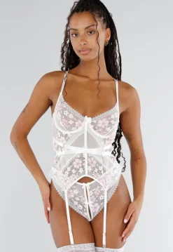 Witte Kanten Lingerie Set met Bloemendetails en Open Kruis