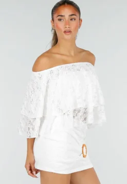 Witte Kanten Two Piece Set met Off Shoulder Top en Rok