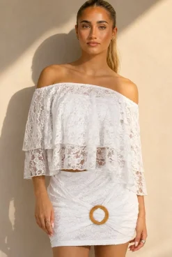 Witte Kanten Two Piece Set met Off Shoulder Top en Rok