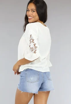 Witte Losse Blouse met Gehaakte Mouwen